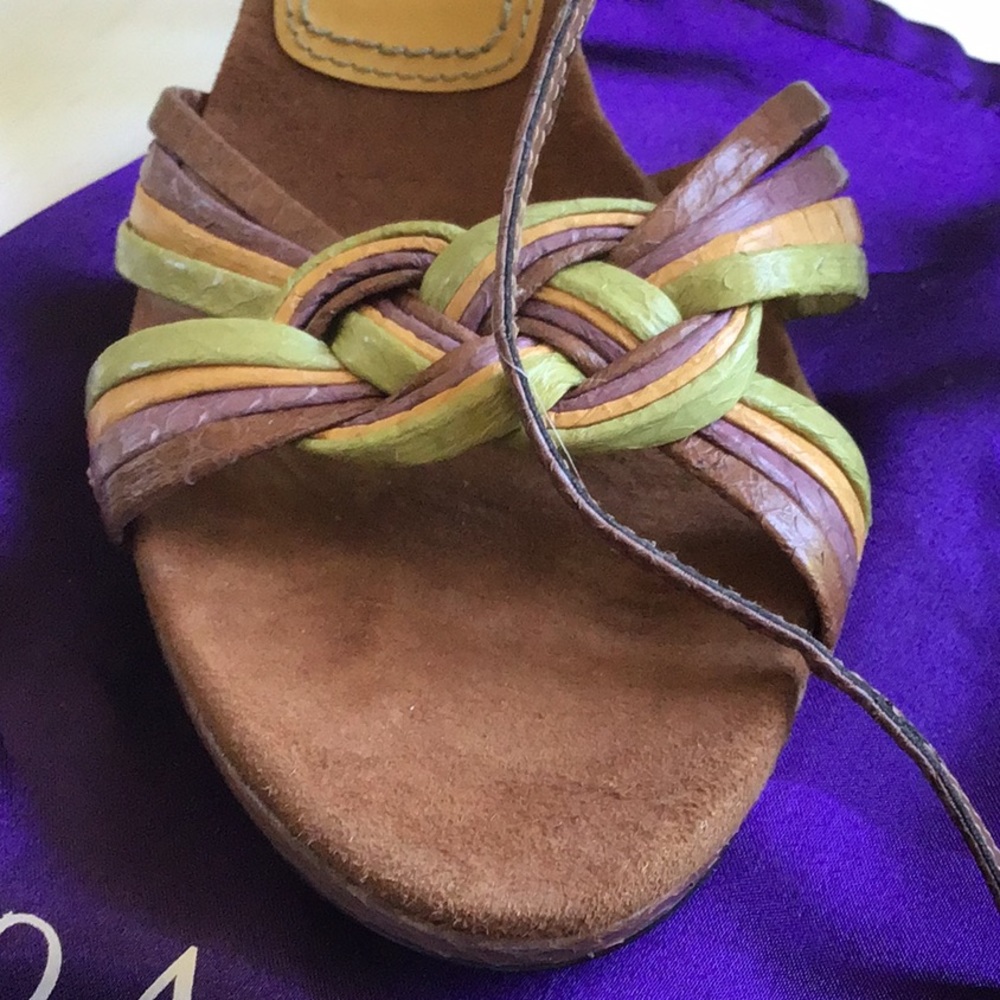 BRAND NEW MULTI COLOR SNAKE HEELS - Picture 3 of 3